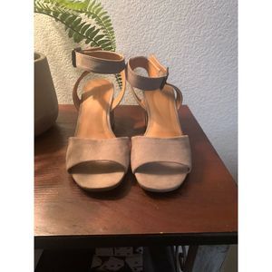 Universal Thread Gray Block Heels